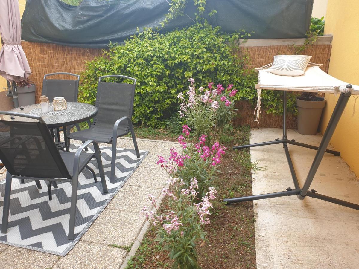 Moet With Garden Apartment Pula Exterior photo